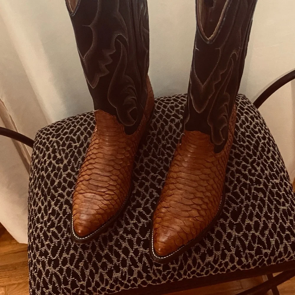 Brown and Black Western Boots - Picture 2 of 6